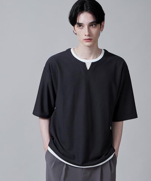 LUCY(ルーシー)の「LUCY/フェイクレイヤードキーネックT(Tシャツ/カットソー・メンズ・ベージュ/ダークグレー・LARGE/MEDIUM)」の11枚目の写真