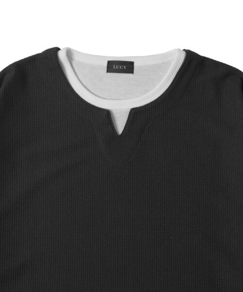 LUCY(ルーシー)の「LUCY/フェイクレイヤードキーネックT(Tシャツ/カットソー・メンズ・ベージュ/ダークグレー・LARGE/MEDIUM)」の5枚目の写真