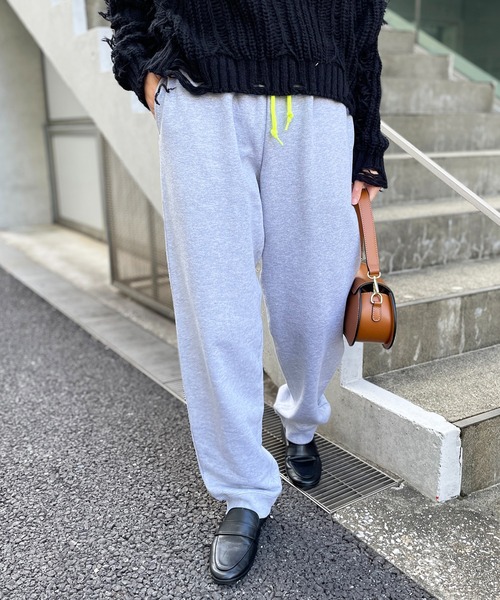 United Athle(ユナイテッドアスレ)の「【United Athle】point color tapered rib sweat pants / ポイントカラー テーパード リブスウェットパンツ 5017 9974(スウェットパンツ・メンズ・ブラック/グレー/オリーブ/ネイビー/ホワイト/バーガンディー/ダークブラウン・M/S/XL/L)」の4枚目の写真