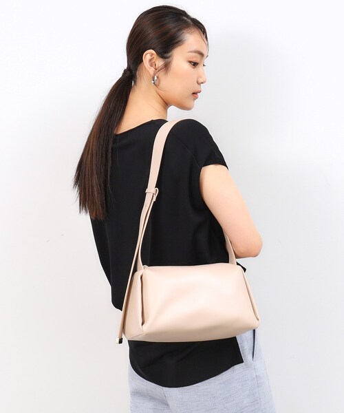 OPAQUE.CLIP（オペークドットクリップ）の「◆【軽量／2WAY】ワイドワンショルダーバッグ（ショルダーバッグ・レディース・ブラック/ベージュ・00）」の4枚目の写真