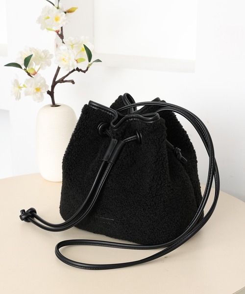 Ungrid（アングリッド）の「【Ungrid/アングリッド】ボア×コーデュロイ　巾着ミニショルダーバッグ（ショルダーバッグ・レディース・ブラック/アイボリー/グレイッシュベージュ・FREE）」の3枚目の写真