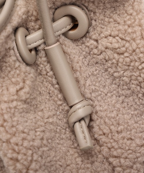 Ungrid（アングリッド）の「【Ungrid/アングリッド】ボア×コーデュロイ　巾着ミニショルダーバッグ（ショルダーバッグ・レディース・ブラック/アイボリー/グレイッシュベージュ・FREE）」の15枚目の写真