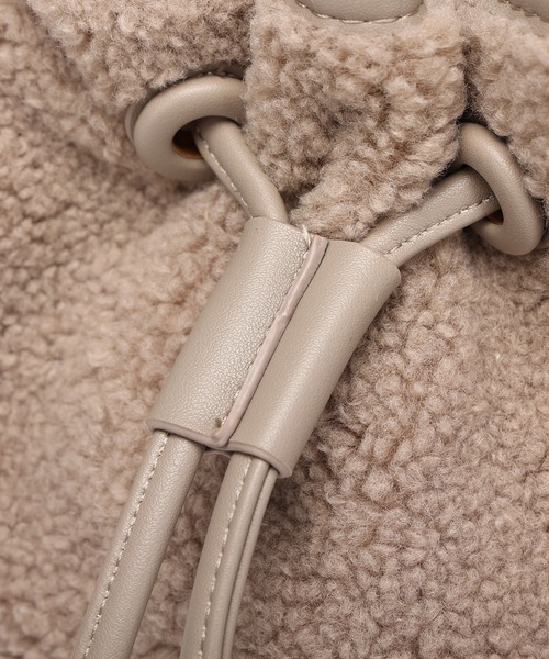 Ungrid（アングリッド）の「【Ungrid/アングリッド】ボア×コーデュロイ　巾着ミニショルダーバッグ（ショルダーバッグ・レディース・ブラック/アイボリー/グレイッシュベージュ・FREE）」の16枚目の写真