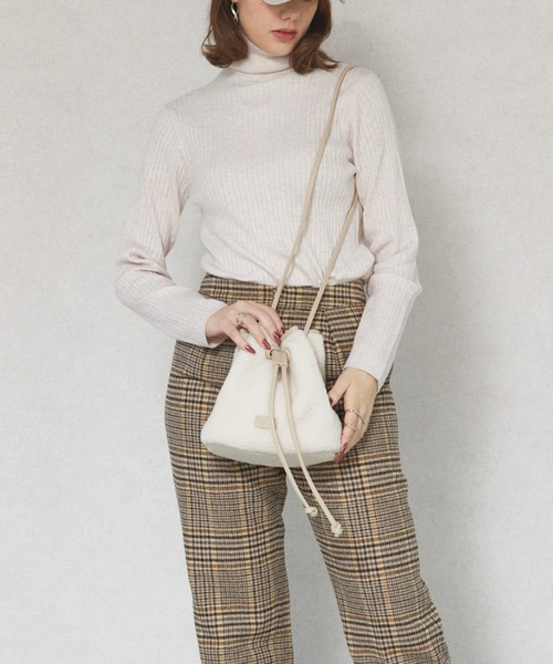 Ungrid（アングリッド）の「【Ungrid/アングリッド】ボア×コーデュロイ　巾着ミニショルダーバッグ（ショルダーバッグ・レディース・ブラック/アイボリー/グレイッシュベージュ・FREE）」の20枚目の写真