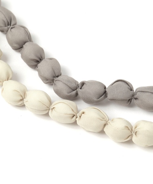 studio CLIP（スタディオクリップ）の「生地巻きリボンネックレス（ネックレス・レディース・ベージュ/ブラック/ライトグレー・FREE）」の7枚目の写真