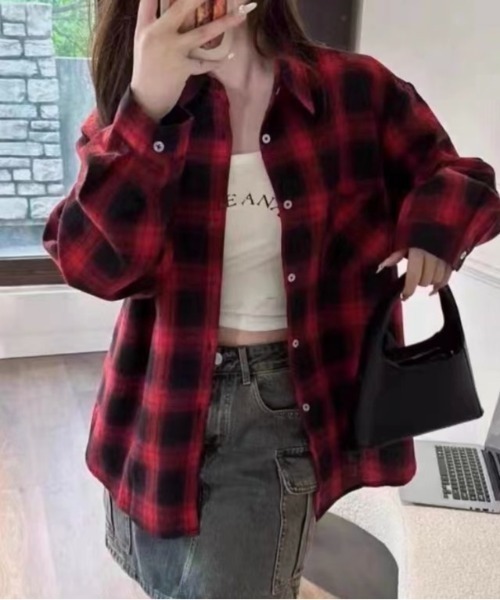 LADY LIKE(レディライク)の「かすれチェック柄ゆったりシャツ(シャツ/ブラウス・レディース・ブラック/ホワイト/レッド・M)」の3枚目の写真