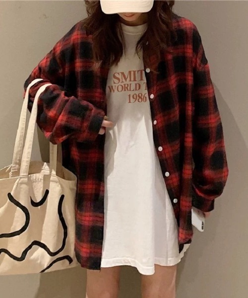LADY LIKE(レディライク)の「かすれチェック柄ゆったりシャツ(シャツ/ブラウス・レディース・ブラック/ホワイト/レッド・M)」の4枚目の写真