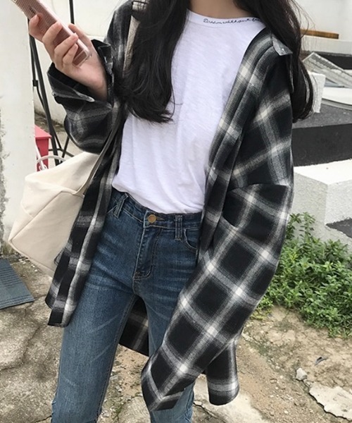 LADY LIKE(レディライク)の「かすれチェック柄ゆったりシャツ(シャツ/ブラウス・レディース・ブラック/ホワイト/レッド・M)」の5枚目の写真