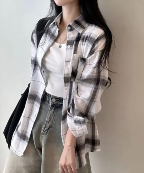 LADY LIKE(レディライク)の「かすれチェック柄ゆったりシャツ(シャツ/ブラウス・レディース・ブラック/ホワイト/レッド・M)」の16枚目の写真
