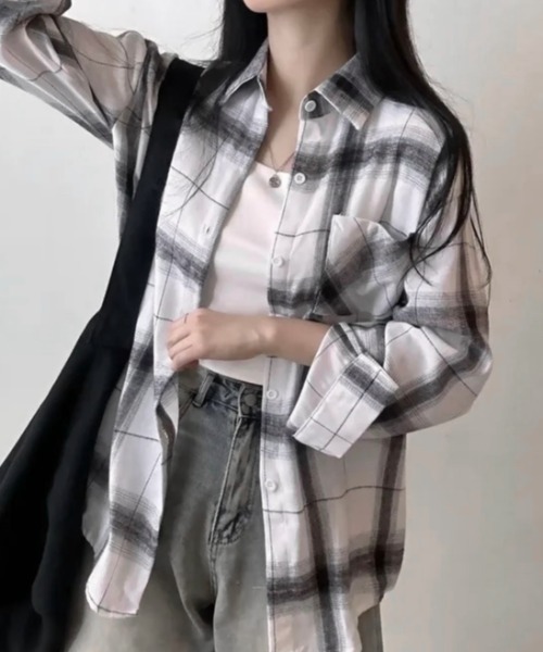 LADY LIKE(レディライク)の「かすれチェック柄ゆったりシャツ(シャツ/ブラウス・レディース・ブラック/ホワイト/レッド・M)」の17枚目の写真