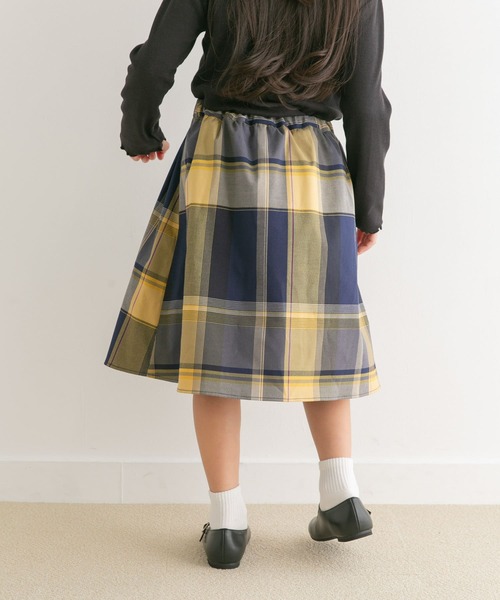 URBAN RESEARCH DOORS(アーバンリサーチドアーズ)の「『親子リンク』カラーチェックスカート(KIDS)(その他パンツ・キッズ・ブルー/ネイビー/ブラック・105/135/120)」の9枚目の写真