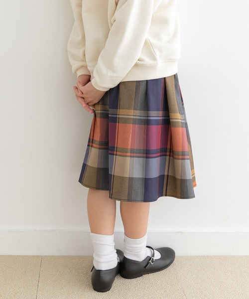 URBAN RESEARCH DOORS(アーバンリサーチドアーズ)の「『親子リンク』カラーチェックスカート(KIDS)(その他パンツ・キッズ・ブルー/ネイビー/ブラック・105/135/120)」の20枚目の写真