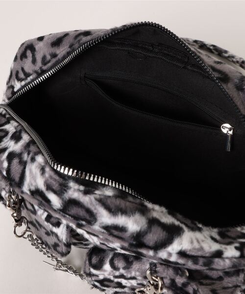 SPINNS（スピンズ）の「チェーンストラップ付き 2ポケットレオパードファーボストンバッグ（ボストンバッグ・レディース・ブラウン系その他/グレー系その他・ONESIZE）」の5枚目の写真