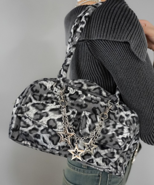 SPINNS（スピンズ）の「チェーンストラップ付き 2ポケットレオパードファーボストンバッグ（ボストンバッグ・レディース・ブラウン系その他/グレー系その他・ONESIZE）」の2枚目の写真