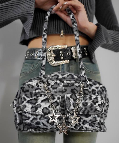 SPINNS（スピンズ）の「チェーンストラップ付き 2ポケットレオパードファーボストンバッグ（ボストンバッグ・レディース・ブラウン系その他/グレー系その他・ONESIZE）」の7枚目の写真