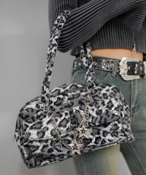 SPINNS（スピンズ）の「チェーンストラップ付き 2ポケットレオパードファーボストンバッグ（ボストンバッグ・レディース・ブラウン系その他/グレー系その他・ONESIZE）」の8枚目の写真