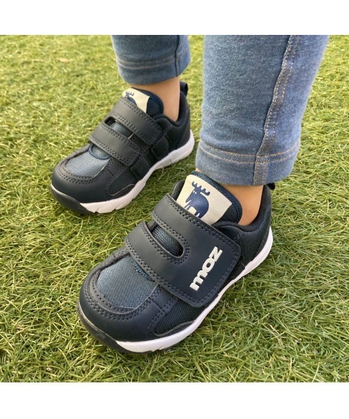 moz（モズ）の「【MOZ】ワンベルトキッズスニーカー（スニーカー・キッズ・ブラック/ネイビー/ピンク/パープル/ブラック×ホワイト・15.0cm/16.0cm/17.0cm）」の3枚目の写真