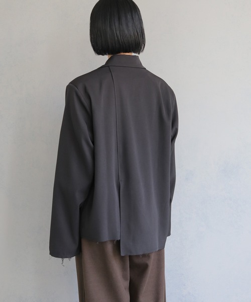 cheriella（シェリエラ）の「【cheriella】カットオフアシンメトリー ルーズジャケット CUTOFF ASYMMETRIC LOOSE JACKET（テーラードジャケット・レディース・ブラック/グレイッシュベージュ/チャコールグレー・M）」の4枚目の写真