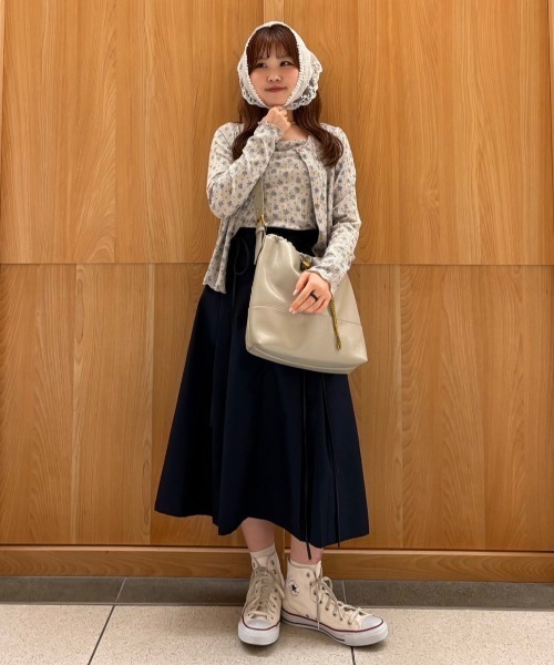idem(イデム)の「flower ensemble cardigan/フラワーアンサンブルカーディガン(アンサンブル・レディース・ナチュラル/ネイビー・FREE)」の8枚目の写真
