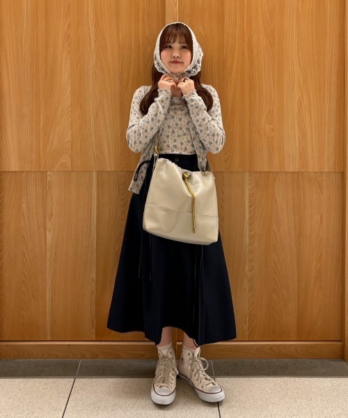 idem(イデム)の「flower ensemble cardigan/フラワーアンサンブルカーディガン(アンサンブル・レディース・ナチュラル/ネイビー・FREE)」の9枚目の写真