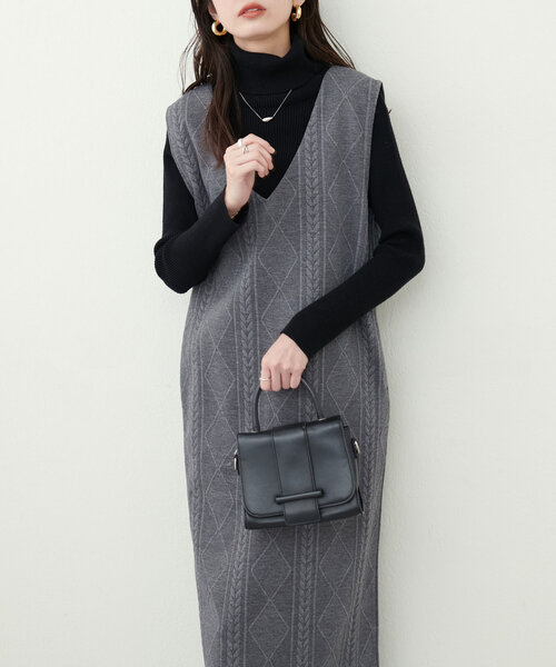 natural couture（ナチュラルクチュール）の「ケーブルジャガードワンピース×トップスSET（ワンピース・レディース・ベージュ/チャコールグレー/カーキ/ブラック・FREE）」の3枚目の写真