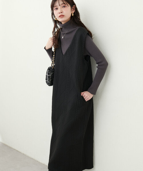 natural couture（ナチュラルクチュール）の「ケーブルジャガードワンピース×トップスSET（ワンピース・レディース・ベージュ/チャコールグレー/カーキ/ブラック・FREE）」の2枚目の写真