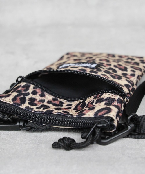 THRASHER（スラッシャー）の「THRASHER ショルダーポーチ（ショルダーバッグ・メンズ・ブラック系その他/レオパード/ブラック・FREE）」の4枚目の写真