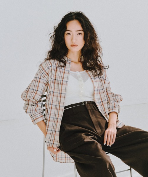 styling/（スタイリング）の「サイドタブワイドシャツ（シャツ/ブラウス・レディース・ベージュ/ネイビー/チャコールグレー/クリーム・FREE）」の2枚目の写真