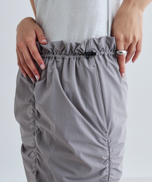 GALLEST(ギャレスト)の「シャーリングナイロンスカート(スカート・レディース・ホワイト/グレー/ライトグリーン・36/38)」の18枚目の写真