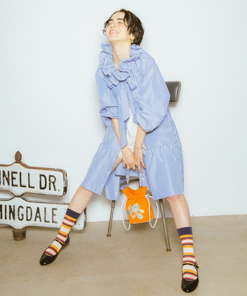 Three Four Time(スリーフォータイム)の「ギャザーフリルカラーフレアーワンピース(ワンピース・レディース・ブラック/ブルー・FREE)」の5枚目の写真