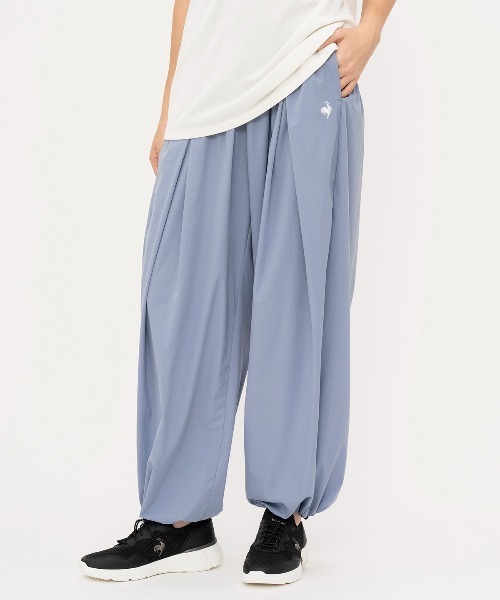 le coq sportif(ルコックスポルティフ)の「接触冷感ウーブンワイドパンツ(その他パンツ・レディース・ブラック/ブルー/ワインレッド・S/M/L/XL)」の2枚目の写真