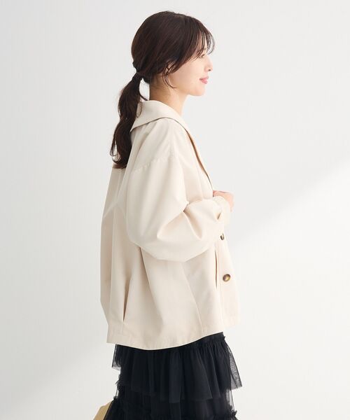 Green　Parks（グリーンパークス）の「撥水加工 ショート丈トレンチコート（トレンチコート・レディース・ネイビー/ライトベージュ・FREE）」の8枚目の写真