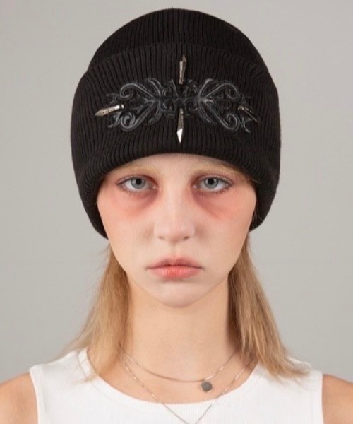 E RIN AI E(オリンアイ)の「【E RIN AI E】CROSS(ニットキャップ/ビーニー・メンズ・ブラック・ONE SIZE)」の1枚目の写真