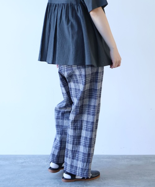 bulle de savon（ビュルデサボン）の「コットン/リネン washer CHECK タックパンツ（その他パンツ・レディース・ネイビー・FREE）」の16枚目の写真