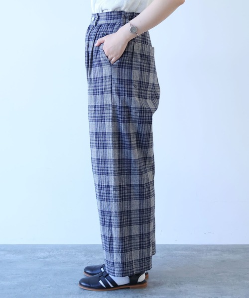 bulle de savon（ビュルデサボン）の「コットン/リネン washer CHECK タックパンツ（その他パンツ・レディース・ネイビー・FREE）」の9枚目の写真
