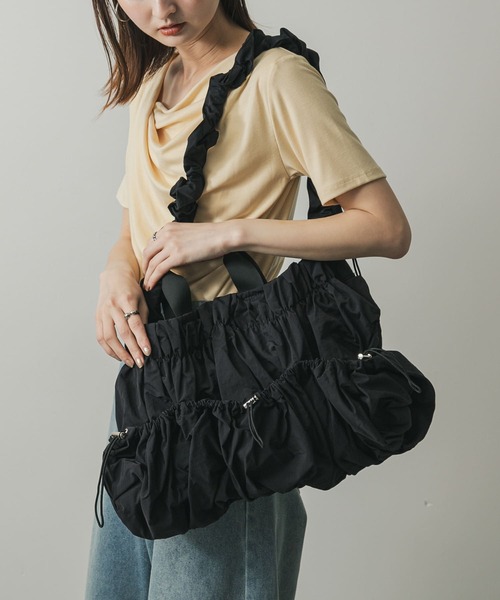 【極美品】レザレクションのバック 撥水2WAYマルチポケットナイロンバッグ（ショルダーバッグ