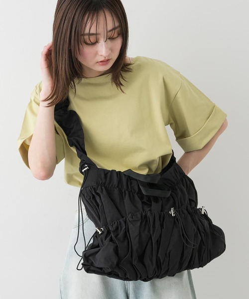 SENSE OF PLACE by URBAN RESEARCH(センスオブプレイスバイアーバンリサーチ)の「アウトポケットギャザーショルダーバッグ(ショルダーバッグ・レディース・イエロー/ライトベージュ/ブラック・ONE)」の11枚目の写真