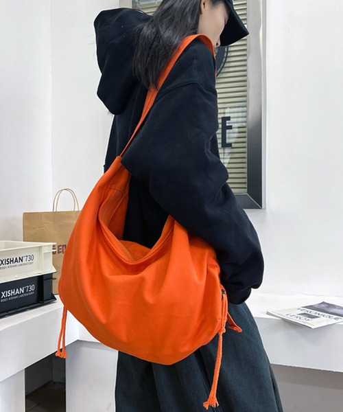 VIBGYOR（ヴィブジョー）の「サイドドロスト ショルダーバッグ(CZ)（ショルダーバッグ・レディース・ブラック/オフホワイト/カーキ/オレンジ・FREE）」の17枚目の写真