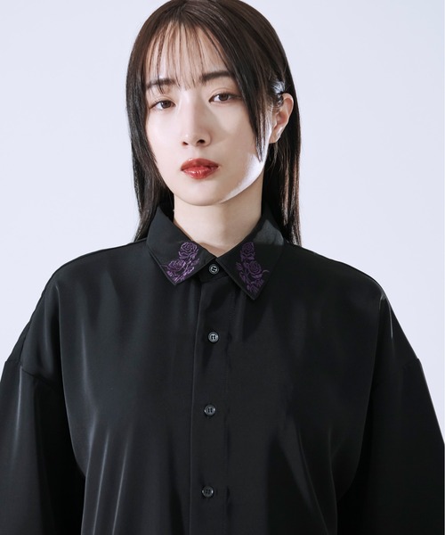 Ellno Loset（エルノロゼット）の「ノーブルトロミローズ刺繍シャツ
