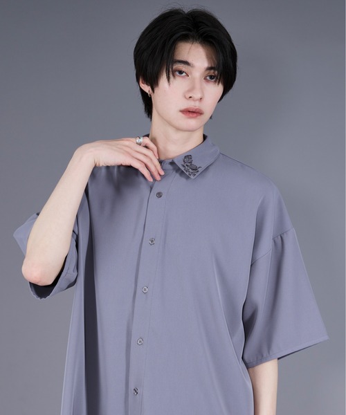 Ellno Loset（エルノロゼット）の「ノーブルトロミローズ刺繍シャツ