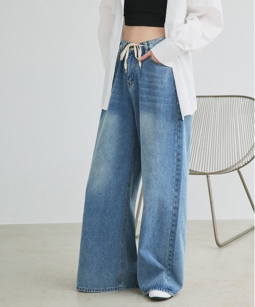 ad thie（アドティエ）の「ウエストリボン ワイドデニムパンツ（デニムパンツ・レディース・ブルー・MEDIUM/LARGE）」の5枚目の写真