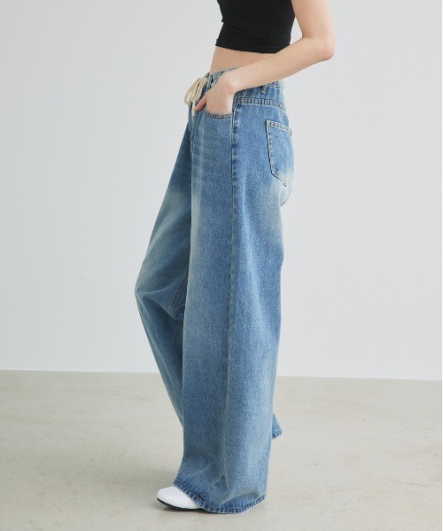 ad thie（アドティエ）の「ウエストリボン ワイドデニムパンツ（デニムパンツ・レディース・ブルー・MEDIUM/LARGE）」の11枚目の写真