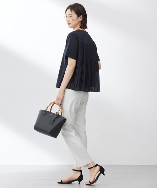 J.PRESS Ladies(J.プレス レディス)の「【洗える】コットンスムース バック プリーツ カットソー(Tシャツ/カットソー・レディース・ライトグレー系/ホワイト系/ネイビー系/ピーコックグリーン系・SMALL)」の12枚目の写真