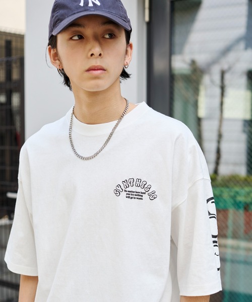 WEGO（ウィゴー）の「WEGO/【2点セット】アクセ付きストレートロゴT（Tシャツ/カットソー・メンズ・ホワイト/ブラック/ベージュ・LARGE/MEDIUM）」の21枚目の写真