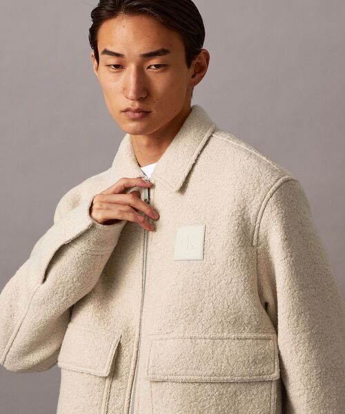 Calvin Klein(カルバン・クライン)の「クラシックトラッカー ジップアップ ブルゾン(ブルゾン・メンズ・ライトベージュ・S/M/XL/L)」の5枚目の写真