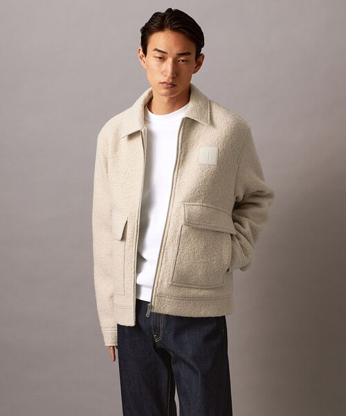 Calvin Klein(カルバン・クライン)の「クラシックトラッカー ジップアップ ブルゾン(ブルゾン・メンズ・ライトベージュ・S/M/XL/L)」の1枚目の写真