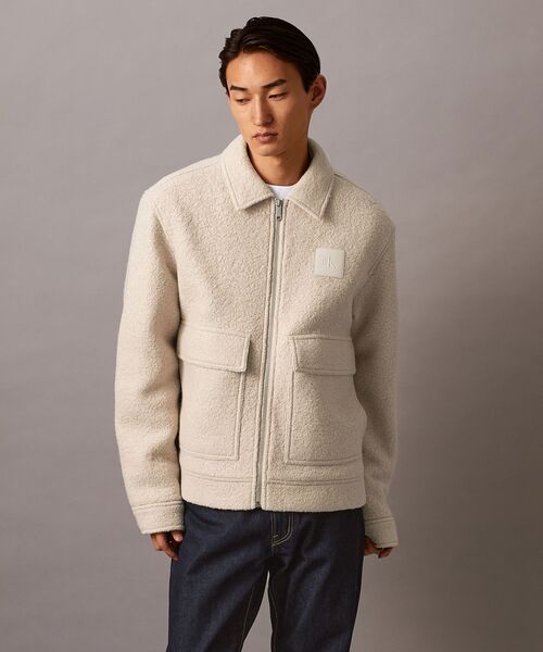 Calvin Klein(カルバン・クライン)の「クラシックトラッカー ジップアップ ブルゾン(ブルゾン・メンズ・ライトベージュ・S/M/XL/L)」の9枚目の写真