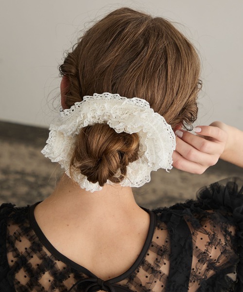 BONLECILL noir（ボンルシールノワール）の「【BONLECILL noir】フリルティアードレースシュシュ（シュシュ・レディース・アイボリー/ブラック・FREE）」の4枚目の写真