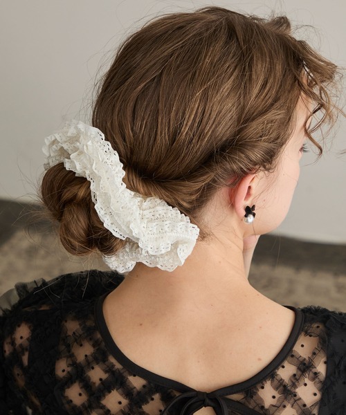 BONLECILL noir（ボンルシールノワール）の「【BONLECILL noir】フリルティアードレースシュシュ（シュシュ・レディース・アイボリー/ブラック・FREE）」の5枚目の写真