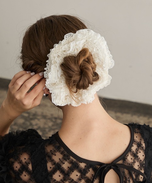 BONLECILL noir（ボンルシールノワール）の「【BONLECILL noir】フリルティアードレースシュシュ（シュシュ・レディース・アイボリー/ブラック・FREE）」の7枚目の写真